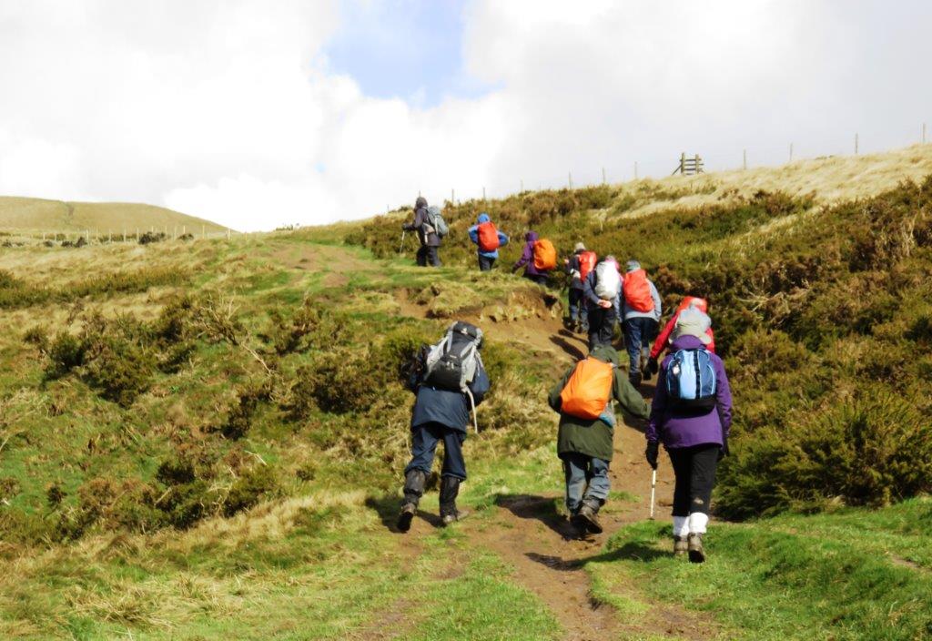 how to get to mam tor by train